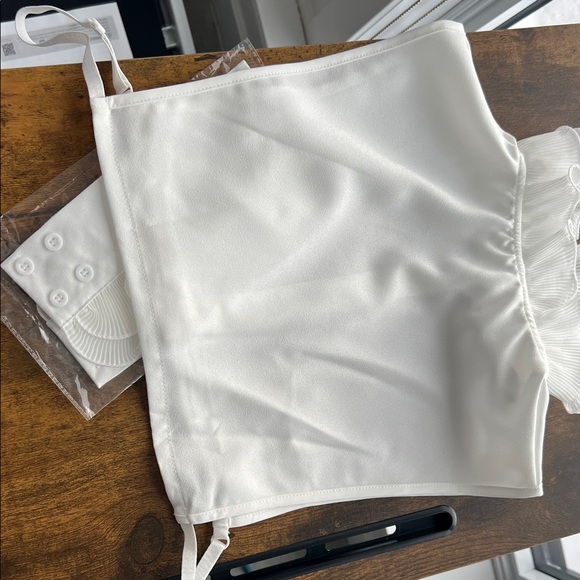 White Ruffled Collar Blouse - Picture 3 of 4